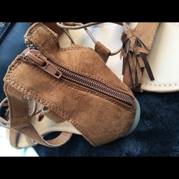 Forever 21 camel color gladiator sandals size 6-8 - Picture 4 of 8